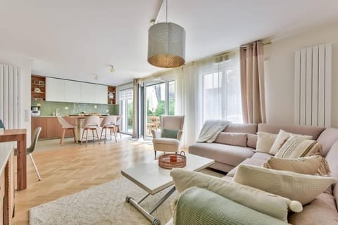 New Charming Duplex Flat and Garden Oasis-Boulogne Apartment in Issy-les-Moulineaux