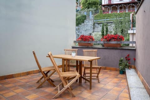 Bellini Apartment - Private Terrace & Garage Apartment in Moltrasio