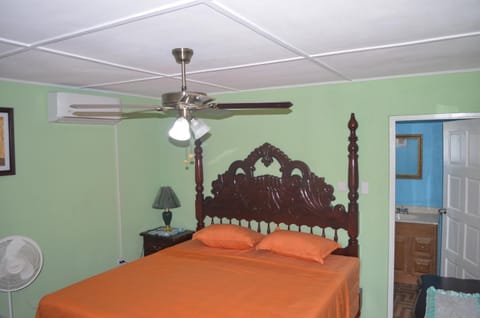 Bed, Photo of the whole room, air conditioner