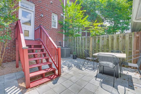 Greensboro Townhome with Fire Pit Less Than 1 Mi to Downtown House in Greensboro