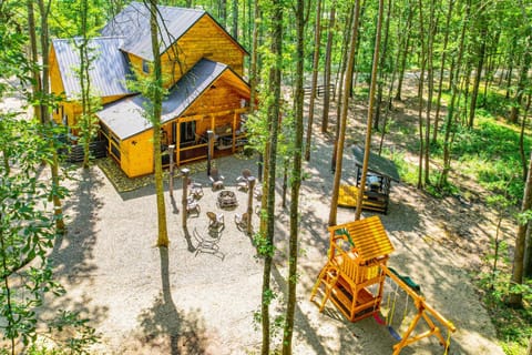 Broken Bow Cabin with Private Fire Pit and Hot Tub! House in Broken Bow