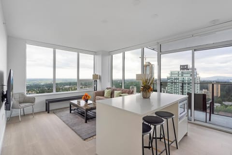 View (from property/room), Living room, City view, Mountain view