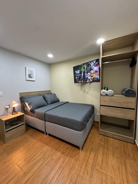 Bed, TV and multimedia, Bedroom