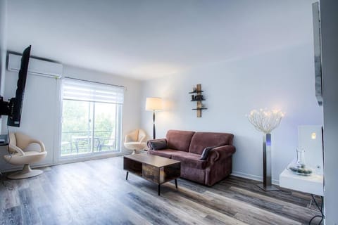 Magnificent 3BD Apartment,9 min to subway Apartment in Longueuil