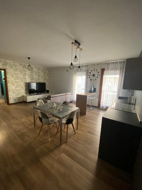 Kitchen or kitchenette, Living room, Dining area, oven