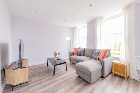 TV and multimedia, Living room, Photo of the whole room, Seating area