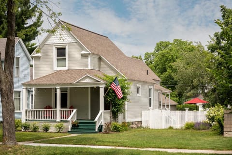 Ninth Street Urban Retreat House in Traverse City