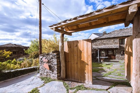 Property building, Patio, Facade/entrance