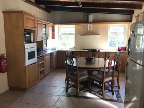 Kitchen or kitchenette, Dining area, oven, toaster