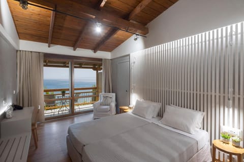 Bed, Balcony/Terrace, Bedroom, Sea view