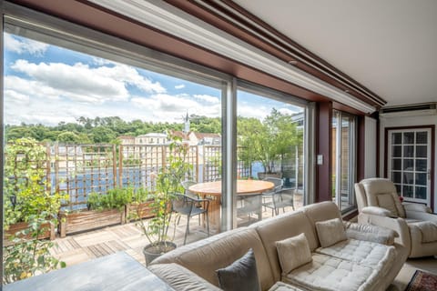 View (from property/room), Balcony/Terrace, Living room, City view