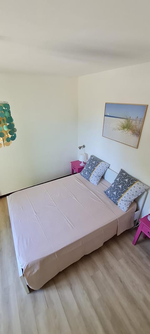 Charmant rez-de-jardin, 90 m2, à deux pas d'Avignon Apartment in Villeneuve-lès-Avignon