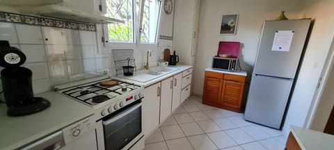 Charmant rez-de-jardin, 90 m2, à deux pas d'Avignon Apartment in Villeneuve-lès-Avignon