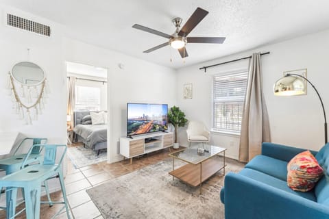 Prime East Downtown 1BR Cozy Suites Next to Bars and Restaurants Apartment in Austin