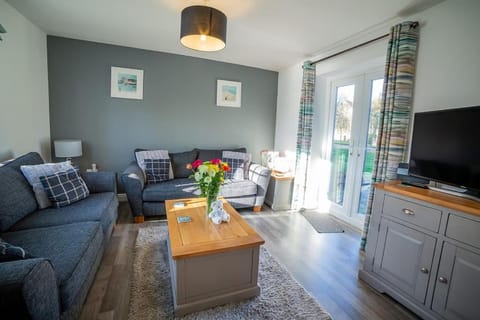 The Rockpools, 2 cottages at The Bay holiday village, Filey, dog friendly, sleep 12 House in Primrose Valley