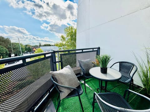 Day, Natural landscape, Balcony/Terrace, Seating area