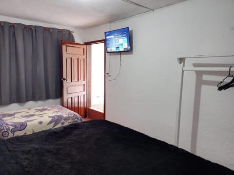 Bed, TV and multimedia, Bedroom