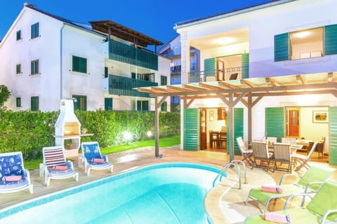 Property building, Facade/entrance, Balcony/Terrace, Pool view, Swimming pool