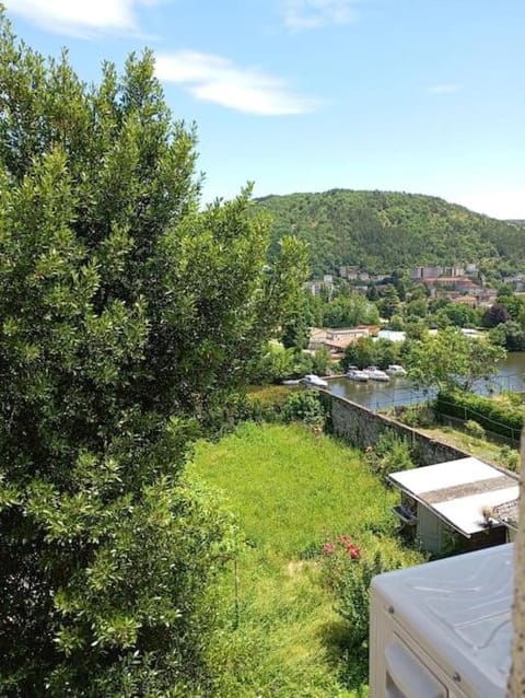 Appartement loft 55m2 climatisé Apartment in Cahors