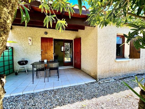 Property building, Patio, Garden, Garden view