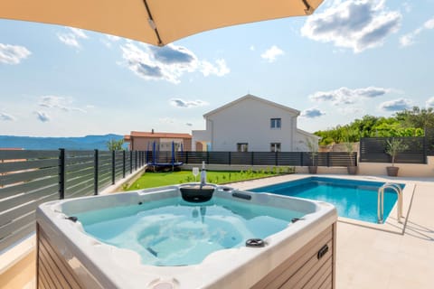 Patio, Day, Natural landscape, Hot Tub, View (from property/room), Balcony/Terrace, Pool view, Swimming pool, sunbed