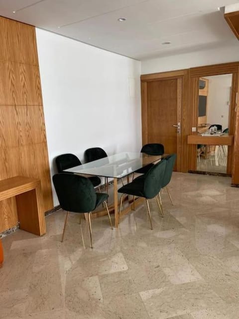 Appartement 2 Chambres Vue Piscine, Darbouazza Apartment in Casablanca-Settat