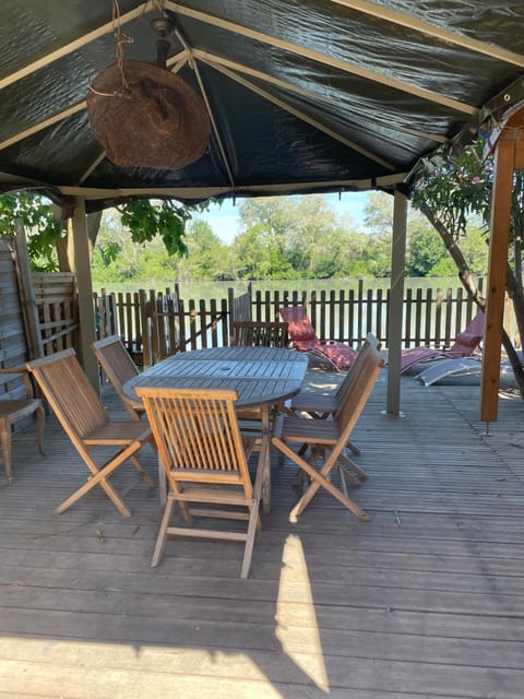 Cabanon au bord du petit Rhône Chalet in Saintes-Maries-de-la-Mer