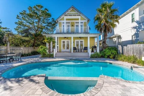 Yellow Pearl Pool heat GolfCart deals Steps2Beach House in Destin