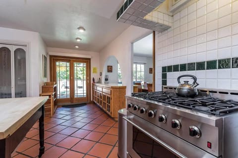 Lovely Tudor Home With Pool & Spa Near Russian River Casa in Guerneville