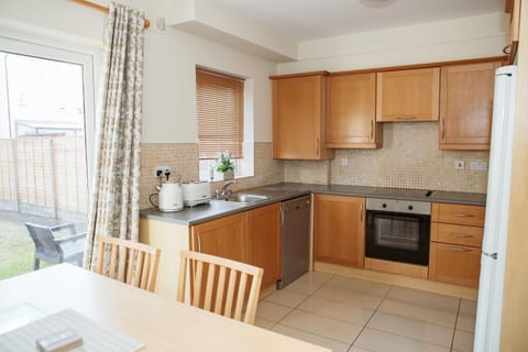 Spacious 4 Bedroom & 4 Bathrooms House in Galway