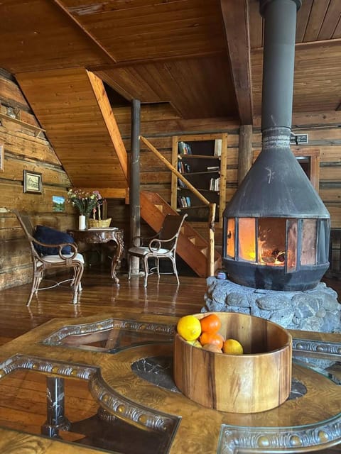 Rustic Beaverfoot Lodge Room N4 Hotel in Columbia-Shuswap A