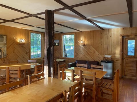 Rustic Beaverfoot Lodge Room N5 Hotel in Columbia-Shuswap A