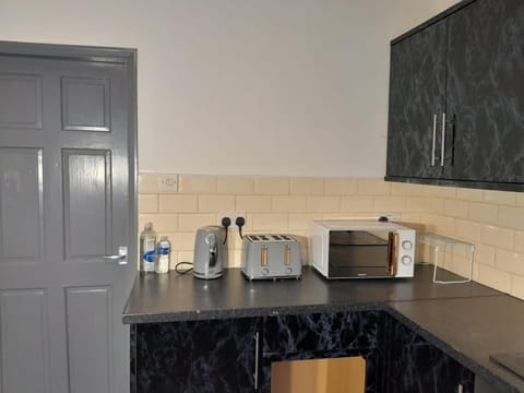 Spacious4BR Home Ideal for All Stays Sleeps 10 House in Borough of Barnsley