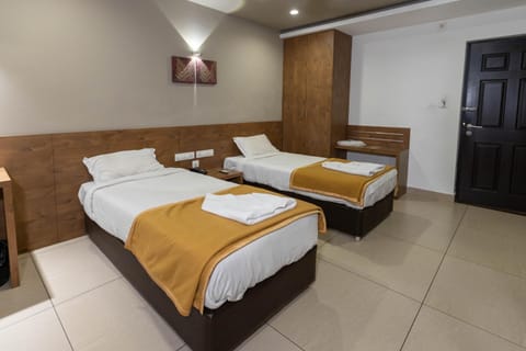 Aryaas Residency Nettoor Hotel in Kochi