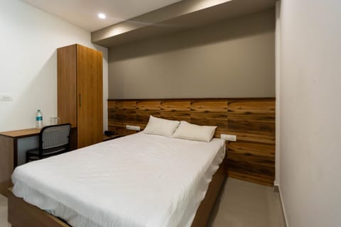 Aryaas Residency Nettoor Hotel in Kochi