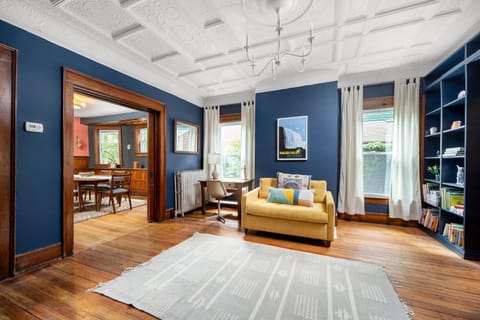 Library, Living room, Photo of the whole room, Seating area