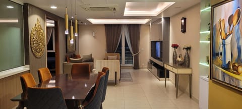 Communal lounge/ TV room, TV and multimedia, Living room, Seating area, Evening entertainment, air conditioner