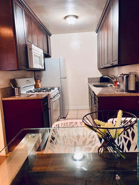 Kitchen or kitchenette, Dining area, dishwasher, oven, pet friendly, stove