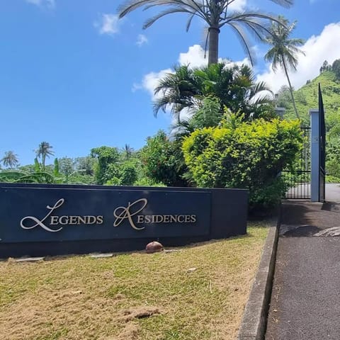 Villa de luxe LEGEND RESORT MOOREA vue mer et montagne - piscine - terrain de tennis - salle de sport - 3 chambres Villa in Moorea-Maiao