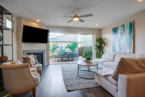 Ocean-view home blocks to beach with private hot tub & rooftop deck House in Pacific Beach