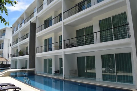 Property building, Balcony/Terrace, Swimming pool