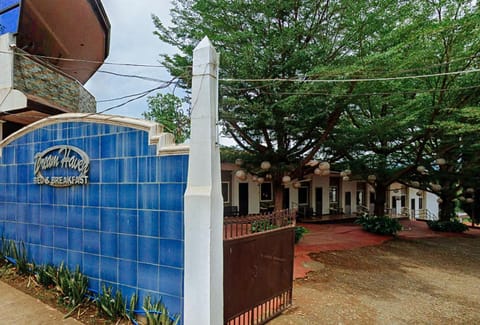 Property building, Facade/entrance, Garden view