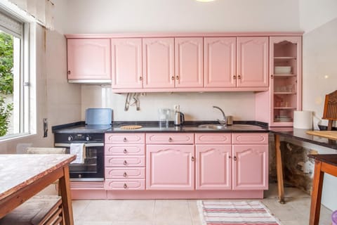 Pink Fisherman's Cabin on Fonte da Telha Beach | By Airnest Apartment in Costa da Caparica