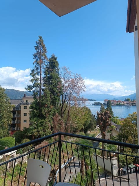 Balcony/Terrace, Lake view