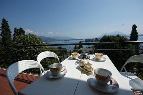 Balcony/Terrace, Lake view