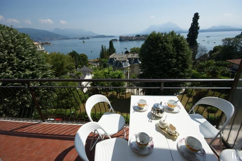 Balcony/Terrace, Lake view