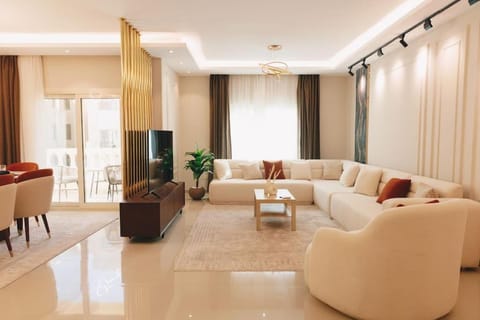 Signature Stays Luxurious Modern Apt Apartment in New Cairo City