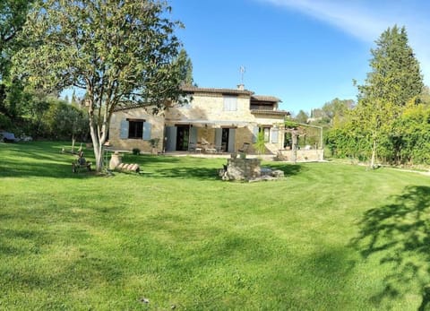 maison avec grande piscine dans un cadre magique Villa in Brignoles