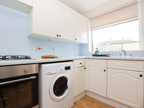 Kitchen or kitchenette, washing machine