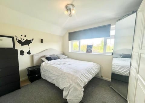 Amazing 5 bedroom house in Hornchurch House in Romford